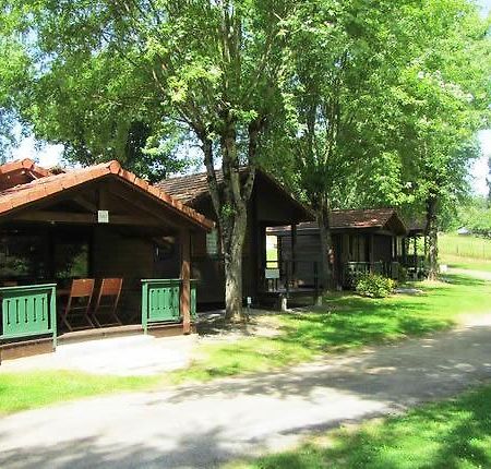 Camping Les Etoiles Saint-Sornin-Lavolps Exteriör bild