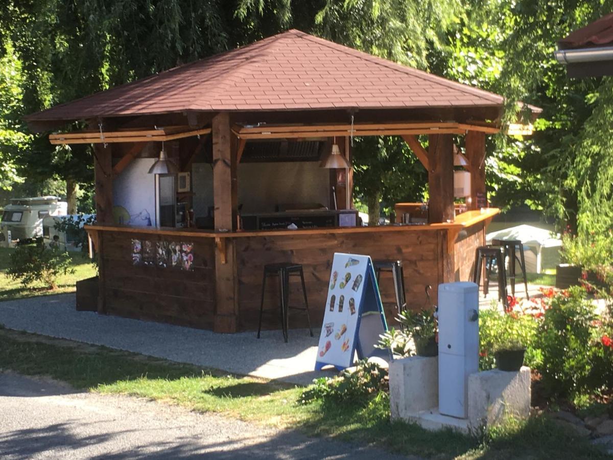 Camping Les Etoiles Saint-Sornin-Lavolps Exteriör bild