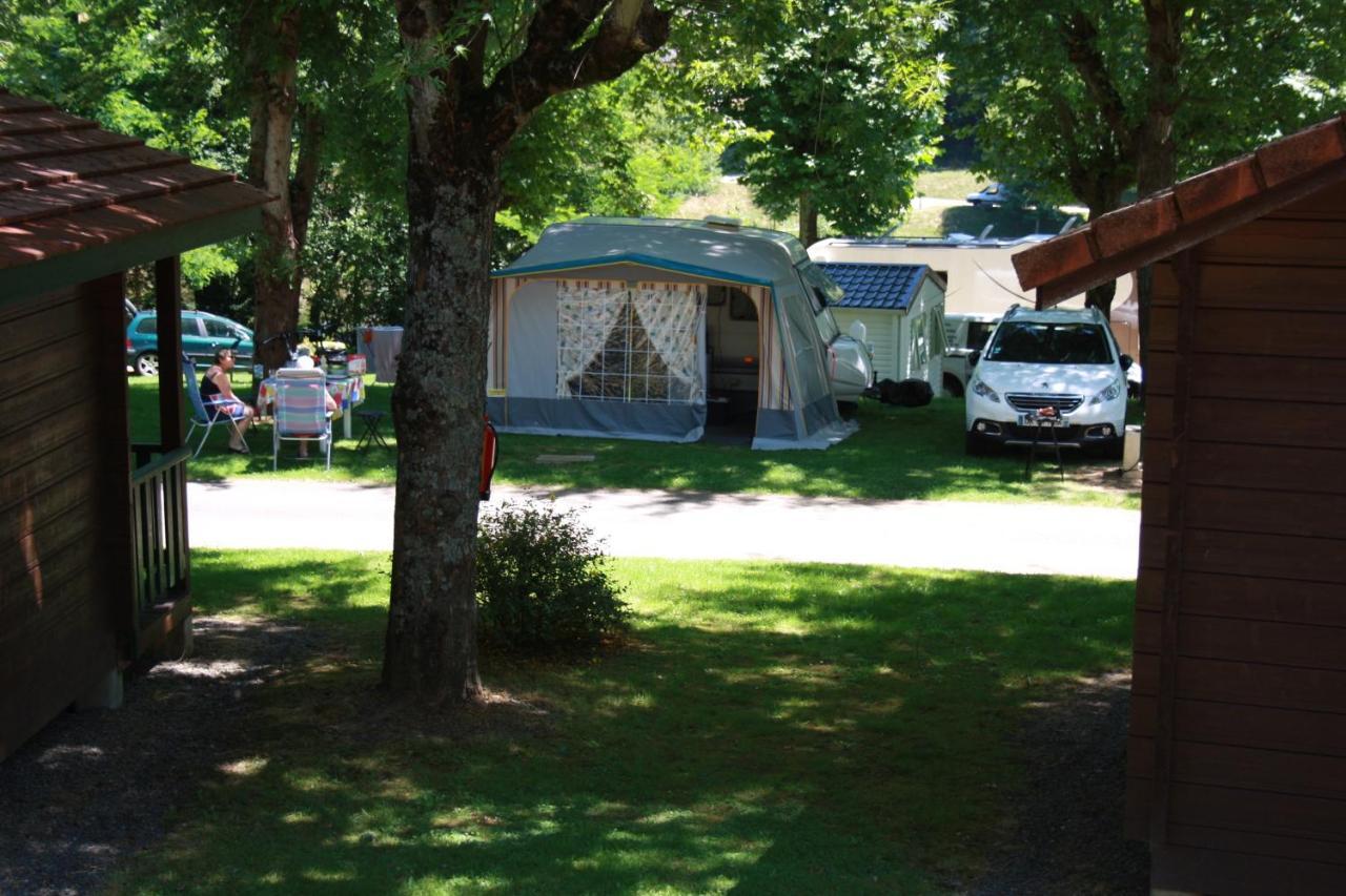 Camping Les Etoiles Saint-Sornin-Lavolps Exteriör bild