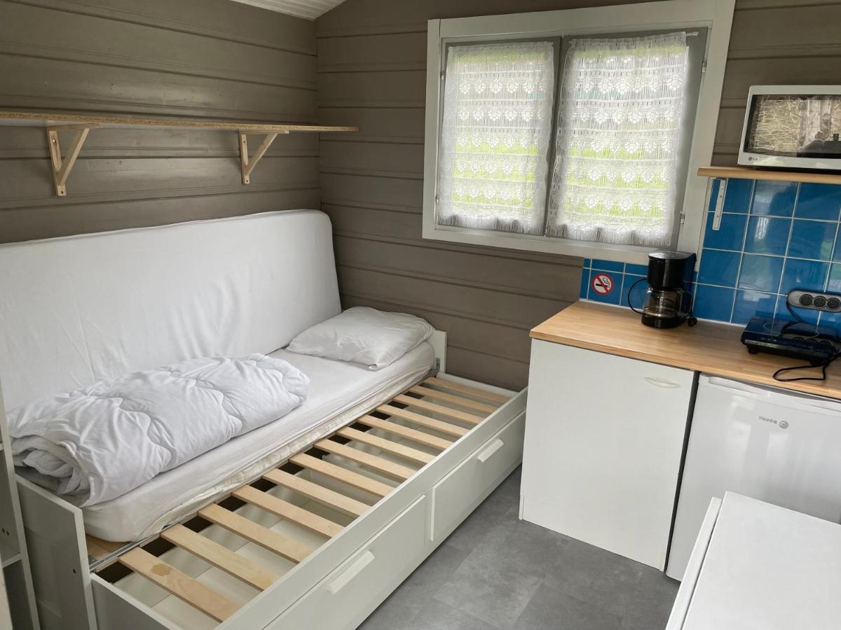 Camping Les Etoiles Saint-Sornin-Lavolps Exteriör bild
