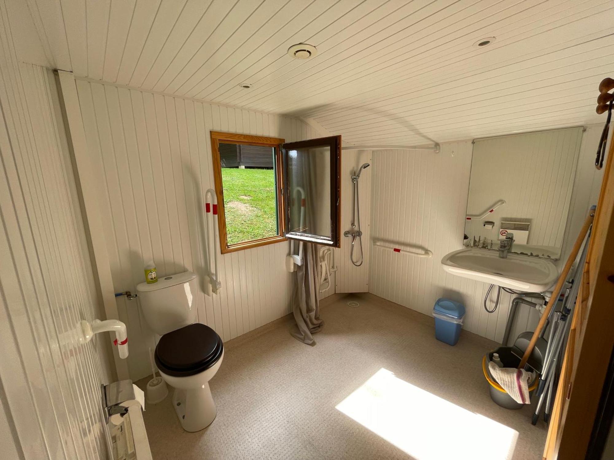 Camping Les Etoiles Saint-Sornin-Lavolps Exteriör bild
