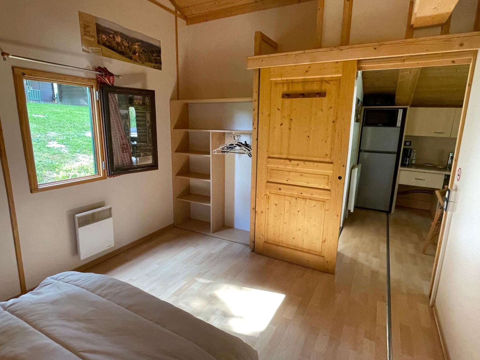 Camping Les Etoiles Saint-Sornin-Lavolps Exteriör bild