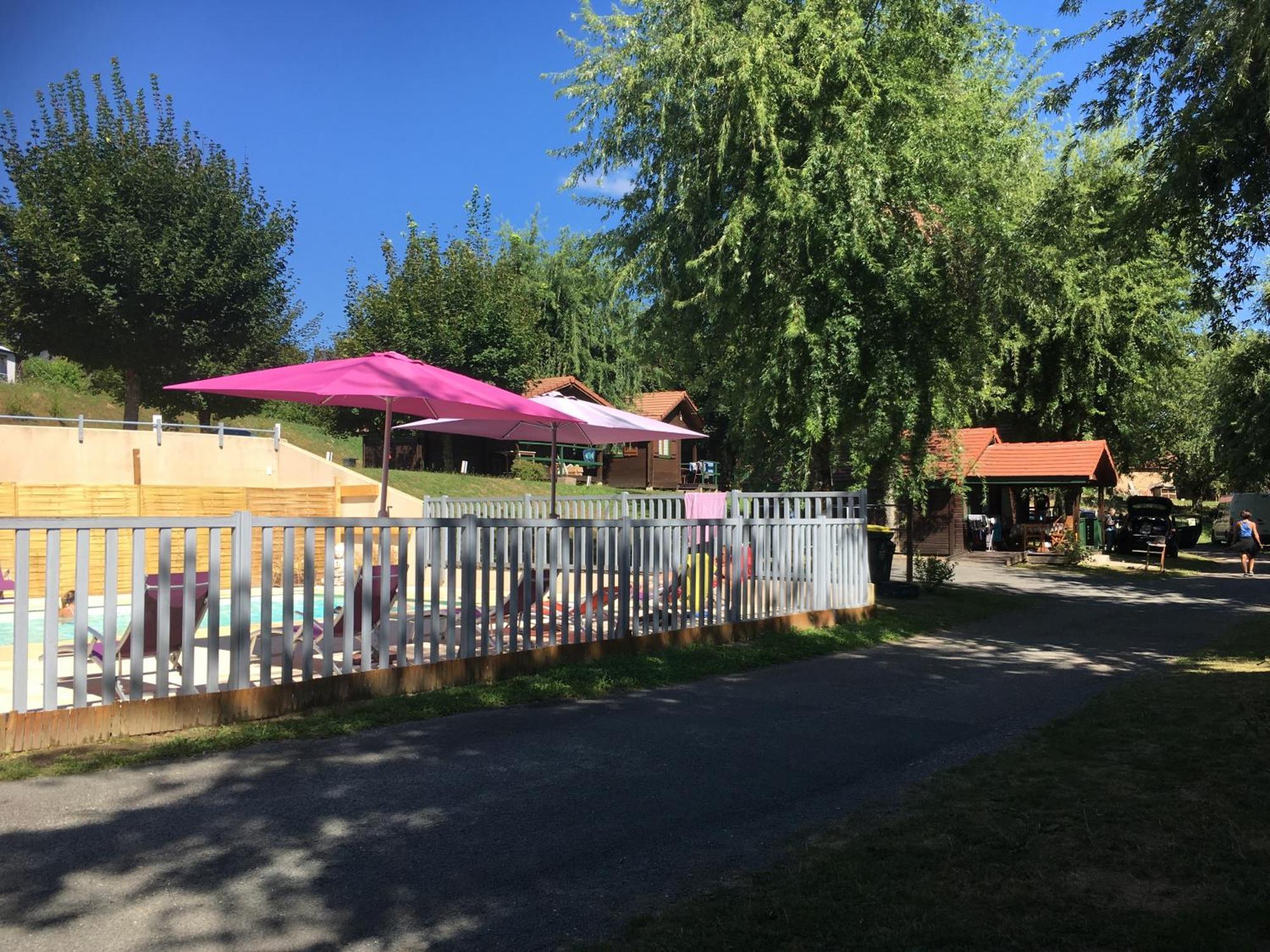 Camping Les Etoiles Saint-Sornin-Lavolps Exteriör bild