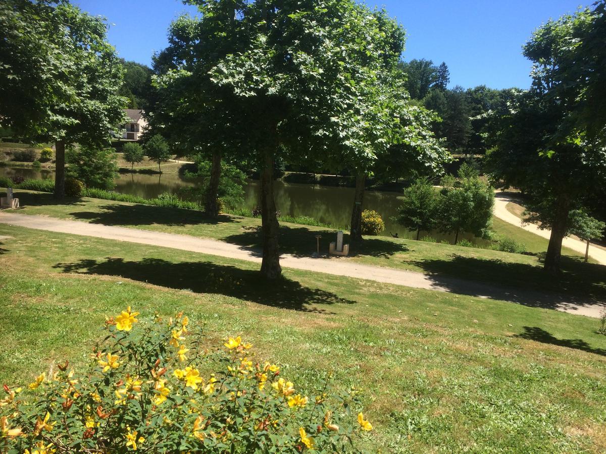 Camping Les Etoiles Saint-Sornin-Lavolps Exteriör bild
